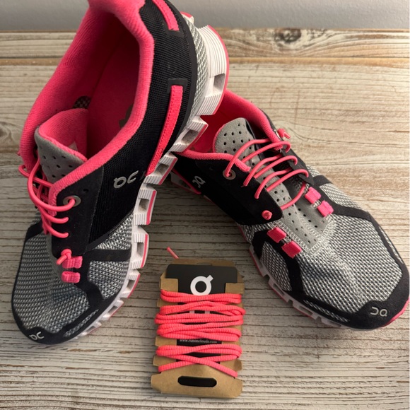 Lightly used OnCloud Sneaker 6.5 - Picture 1 of 5